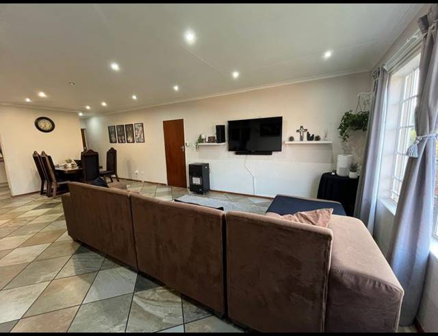 3 BEDROOM PROPERTY TO RENT IN AMAROSA